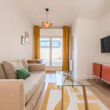T2 Confortable Et Bien Equipe Proche Metro Apartamento *